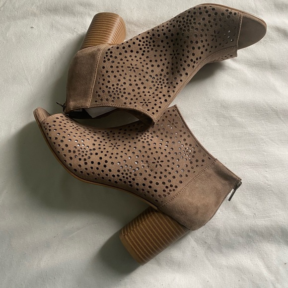 NWT Dressbarn kat cutout wedges pump (8) - Picture 9 of 13